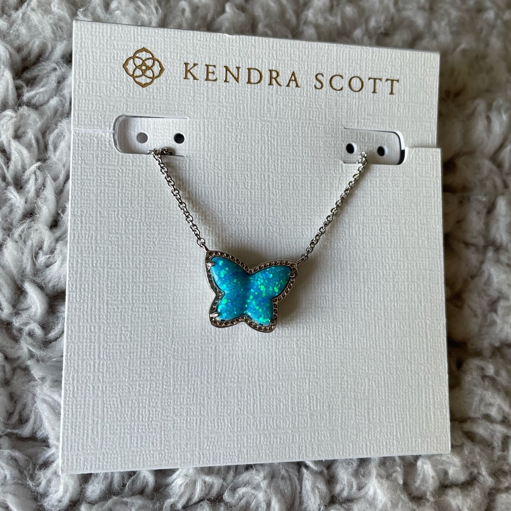 NWT Kendra Scott necklace🦋